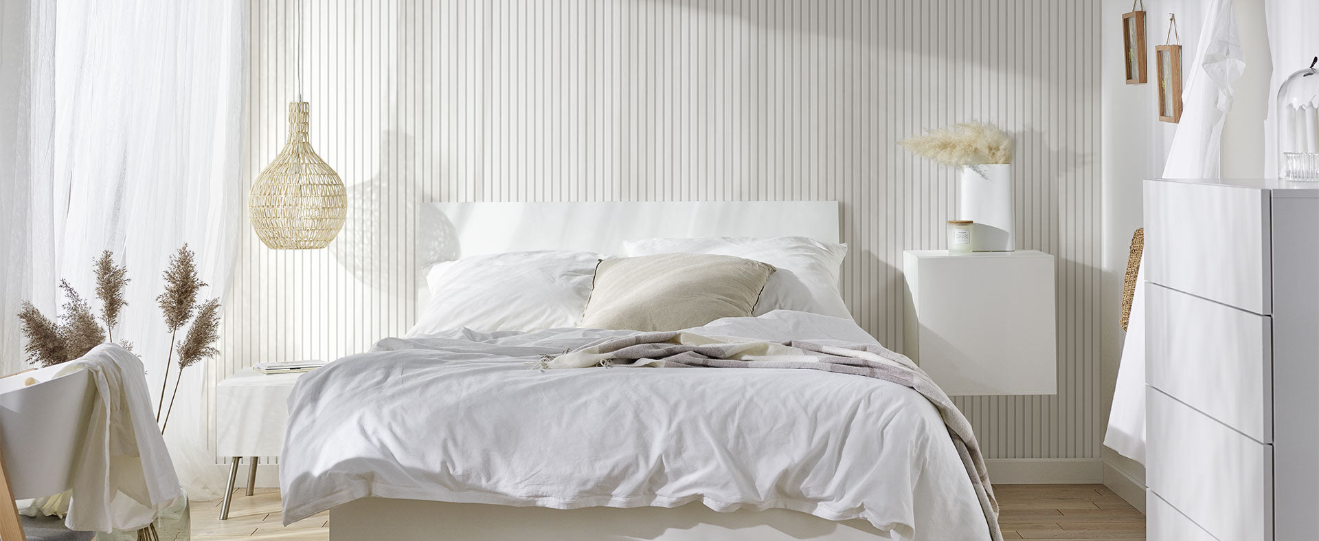 VOX Linerio M-Line White Slat Panel 104 5/16" 4 13/16" x 3/8"